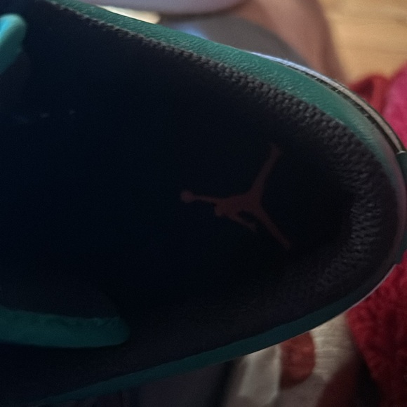 2022 Air Jordan 1 Low SE `Chirstmas’ - Picture 4 of 4